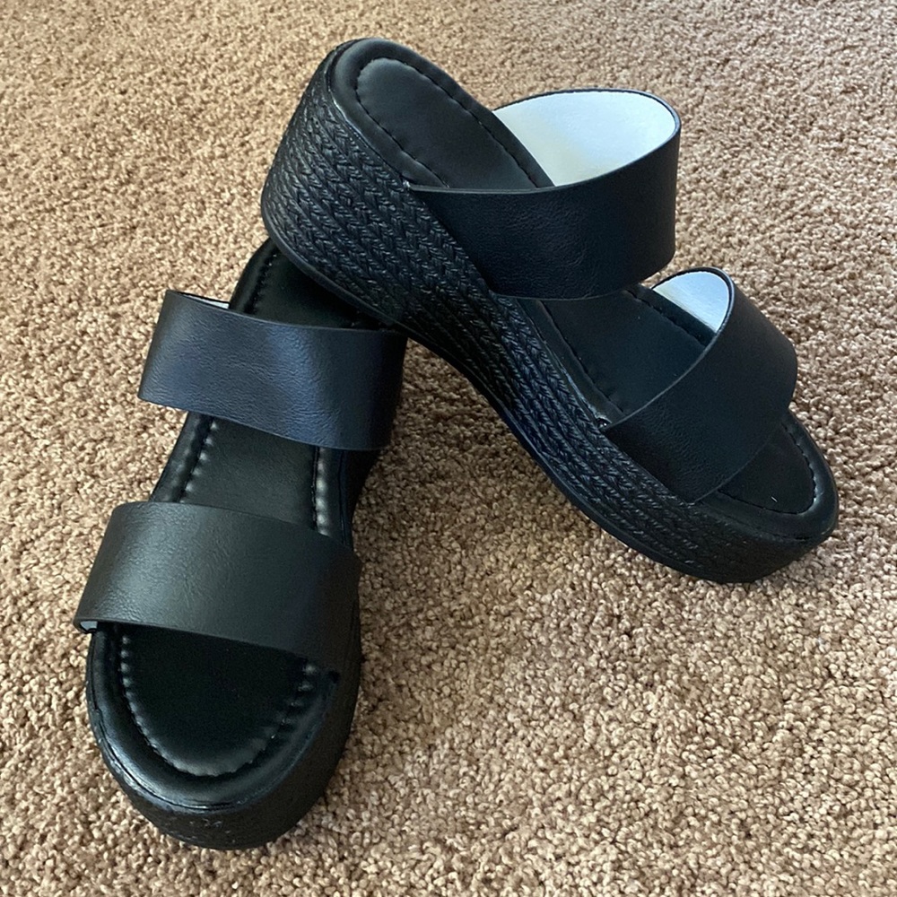 Black wedge heels
